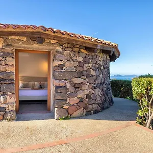 https://pedramare-suite.hotelsalgherosardinia.com